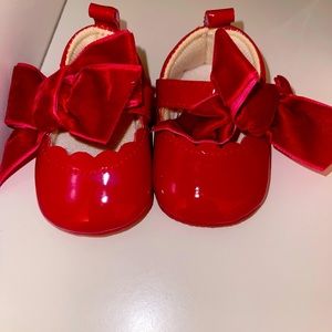Brand new ! Never worn baby girl shoes !